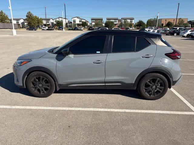 Used 2023 Nissan Kicks SR w/ SR Premium Package FWD image 2