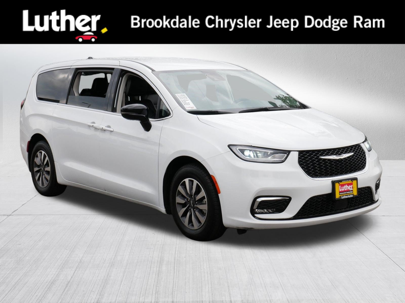 Used 2024 Chrysler Pacifica Limited FWD image 1