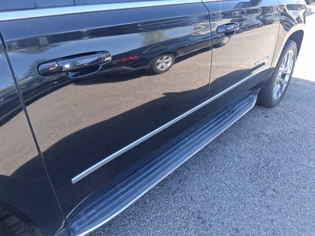 Used 2017 GMC Yukon XL SLT w/ Premium Edition image 8