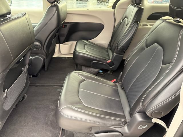 Used 2024 Chrysler Pacifica Touring-L FWD image 21