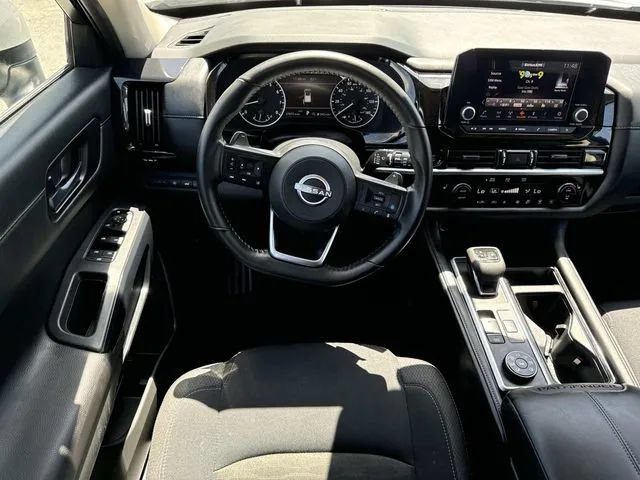 Used 2025 Nissan Pathfinder SV AWD/4WD image 16