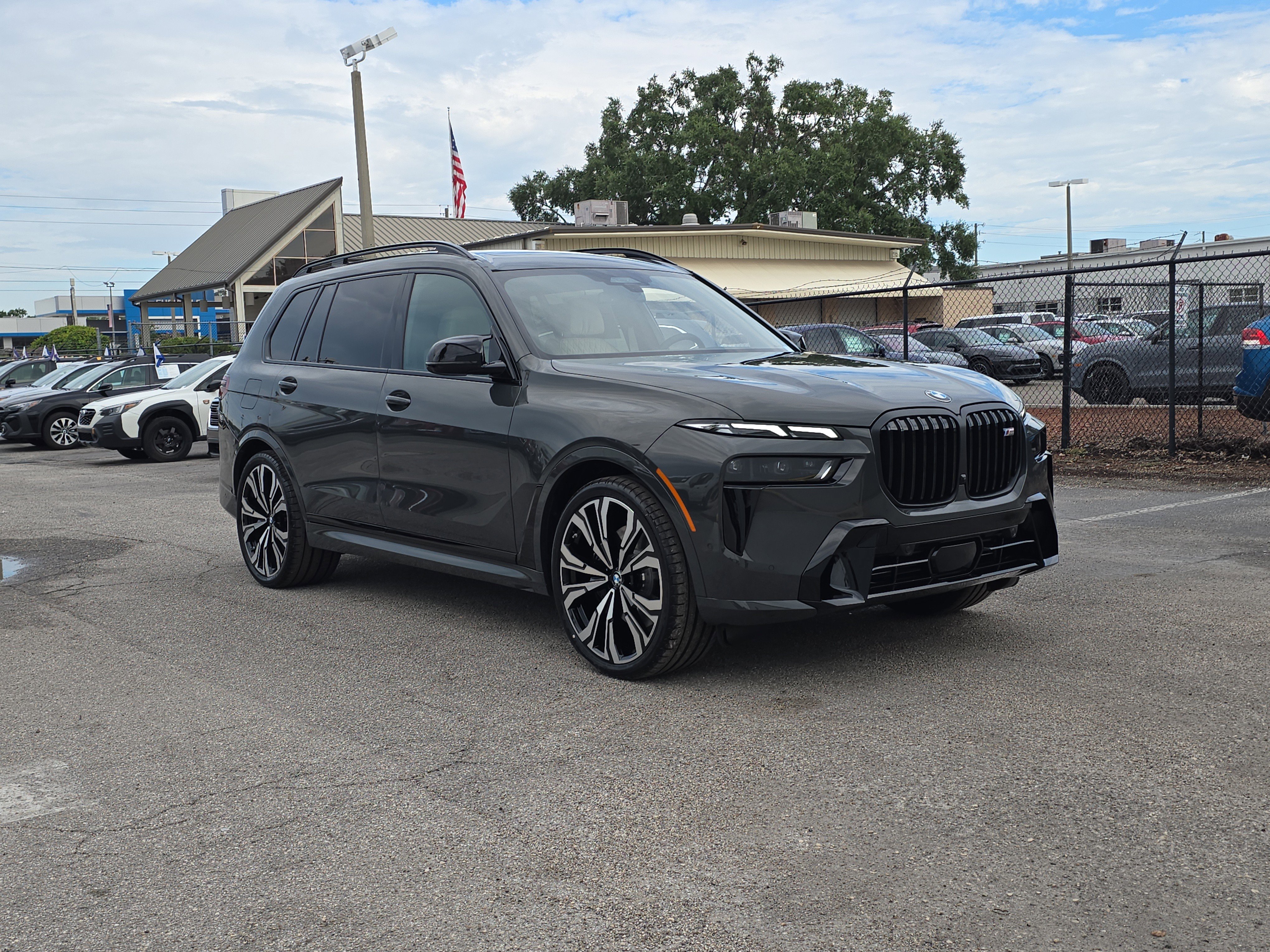 New 2026 BMW X7 M60i image 2
