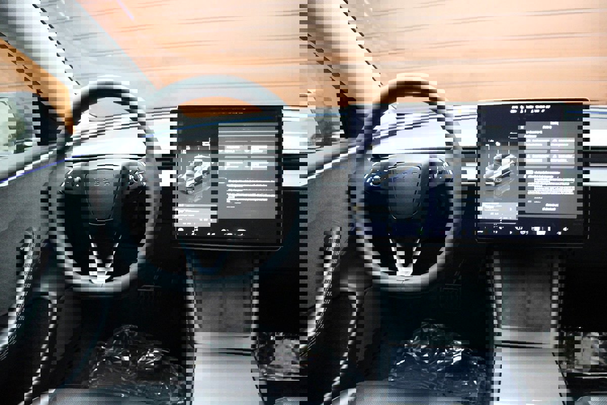 Used 2025 Tesla Model 3 Long Range image 33