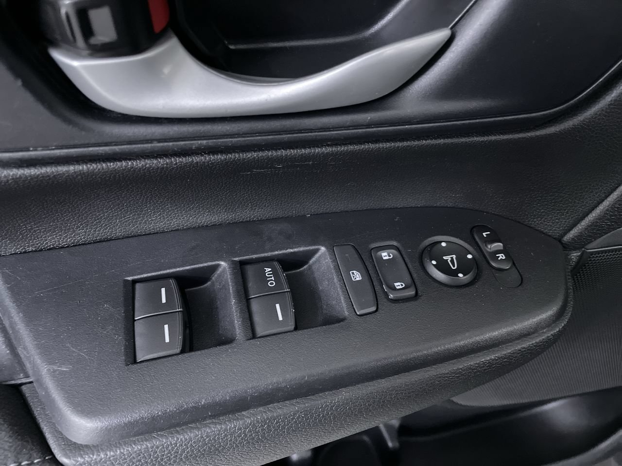 Used 2019 Honda CR-V LX image 11