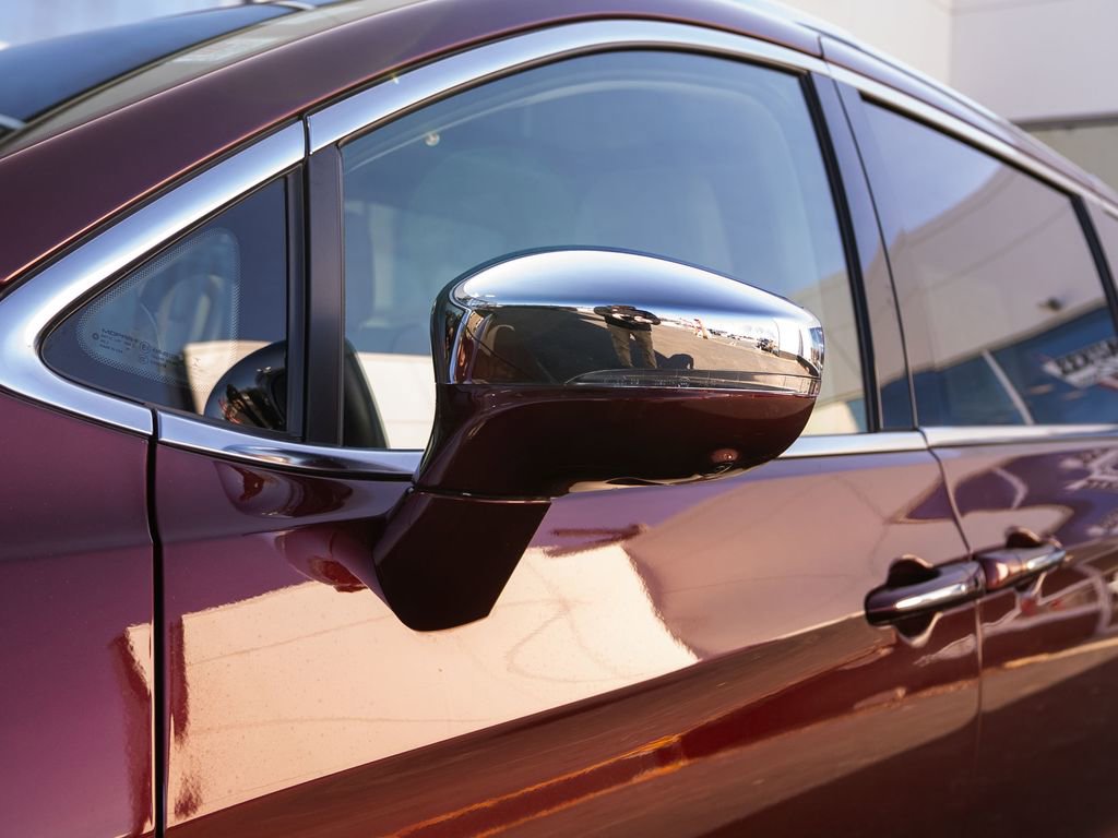 Used 2020 Chrysler Pacifica Limited w/ Tire & Wheel Group image 12