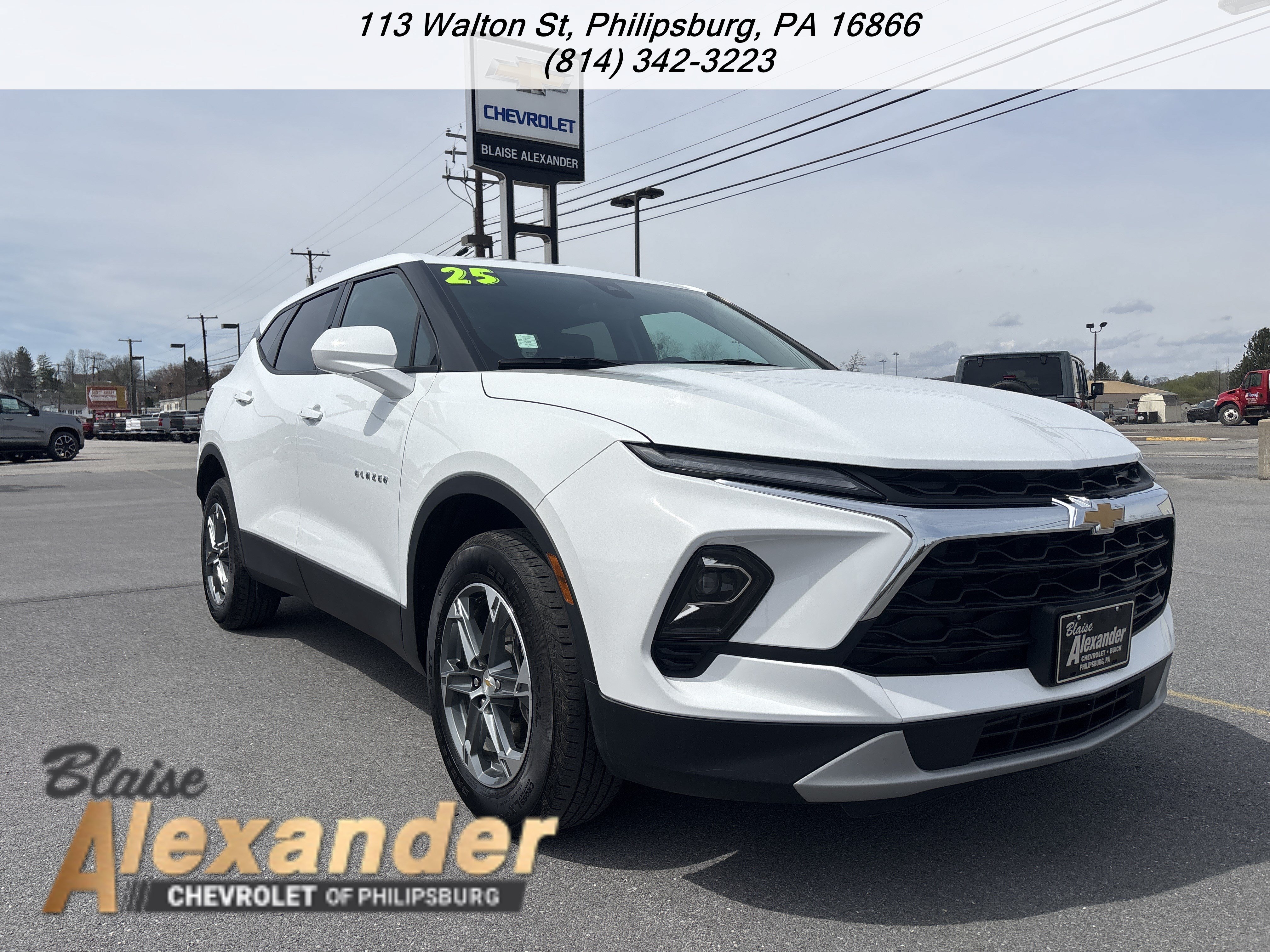 Used 2025 Chevrolet Blazer LT AWD/4WD image 1