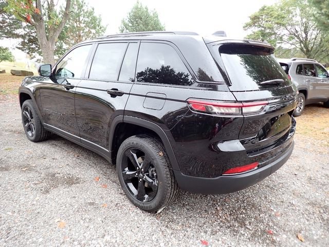 New 2025 Jeep Grand Cherokee Altitude AWD/4WD image 3
