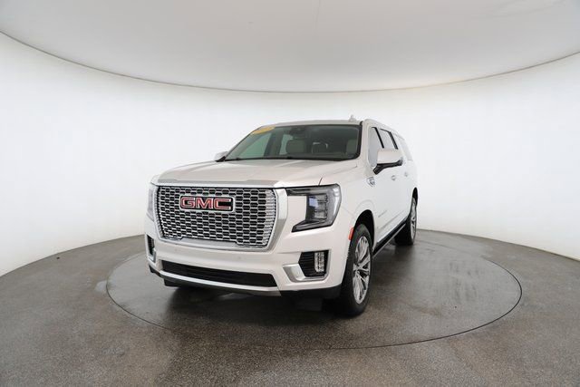 Used 2023 GMC Yukon XL Denali image 32