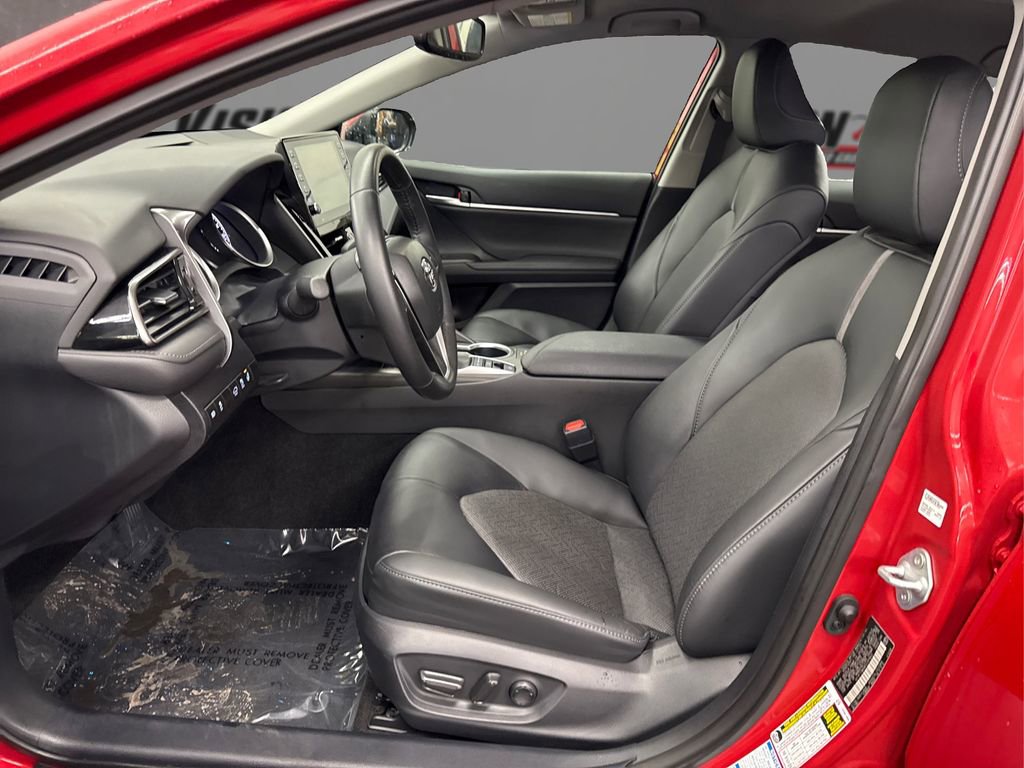 Used 2023 Toyota Camry XLE w/ Cold Weather Package image 9