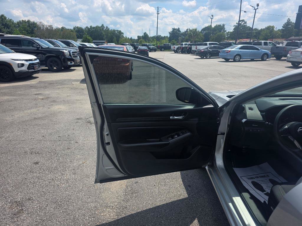 Used 2022 Nissan Altima 2.5 S FWD image 6