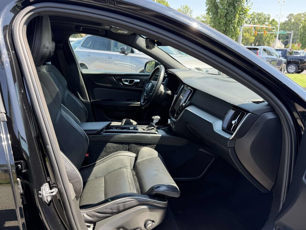 Used 2019 Volvo S60 T5 R-Design FWD image 12