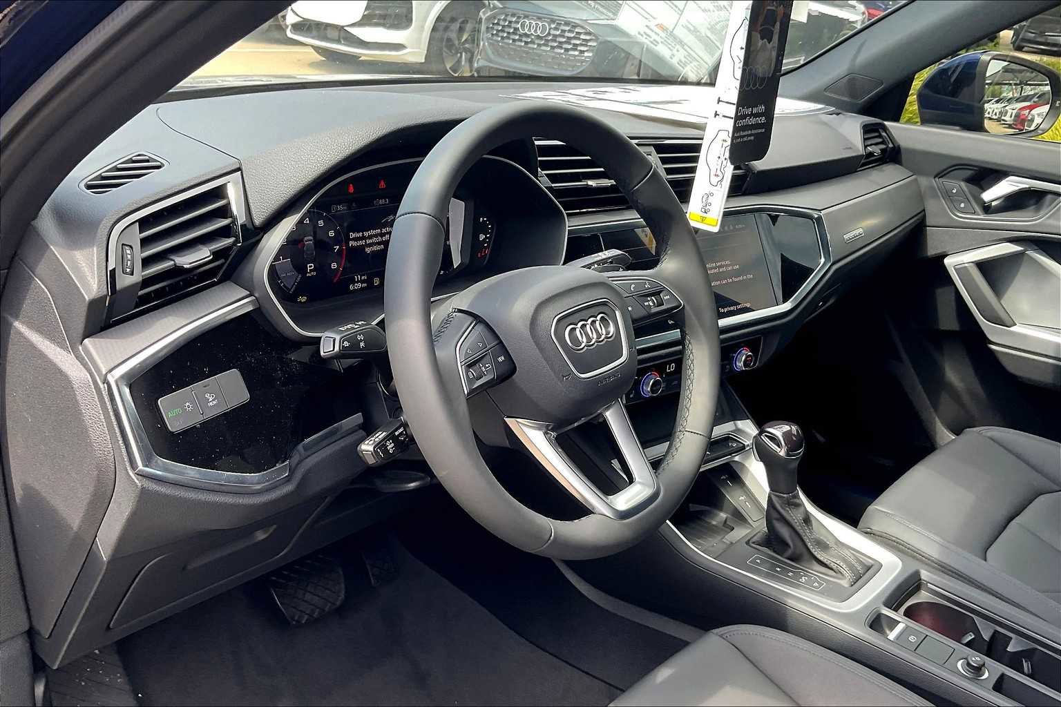 New 2025 Audi Q3 2.0T Premium w/ Convenience Package AWD/4WD image 8