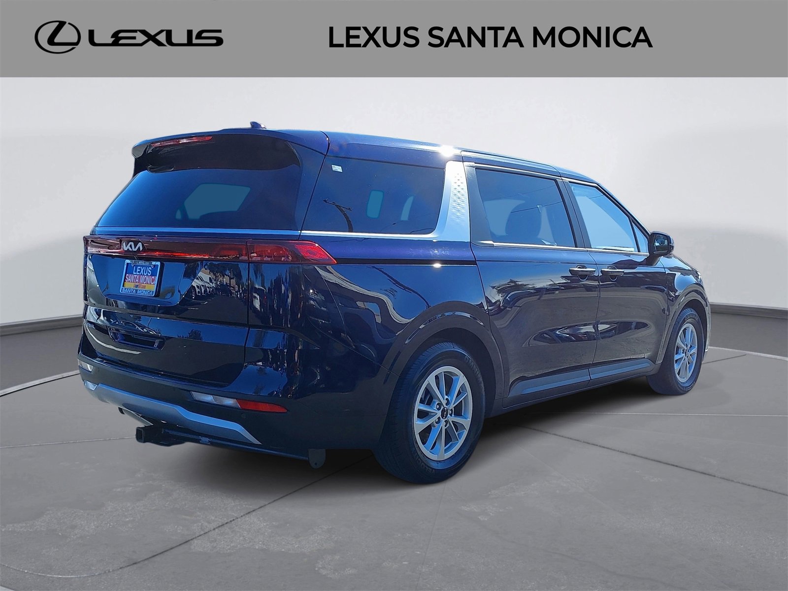 Used 2024 Kia Carnival LX image 5