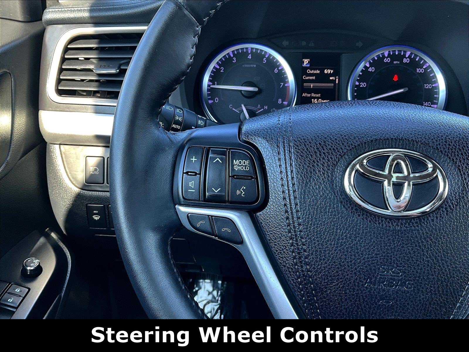 Used 2018 Toyota Highlander XLE AWD/4WD image 11