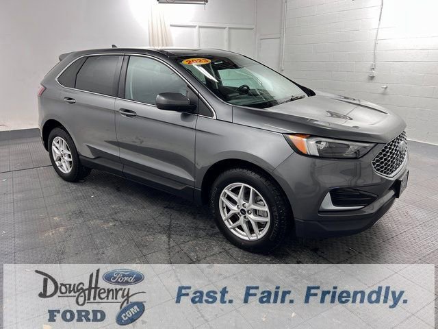 Used 2023 Ford Edge SEL image 3