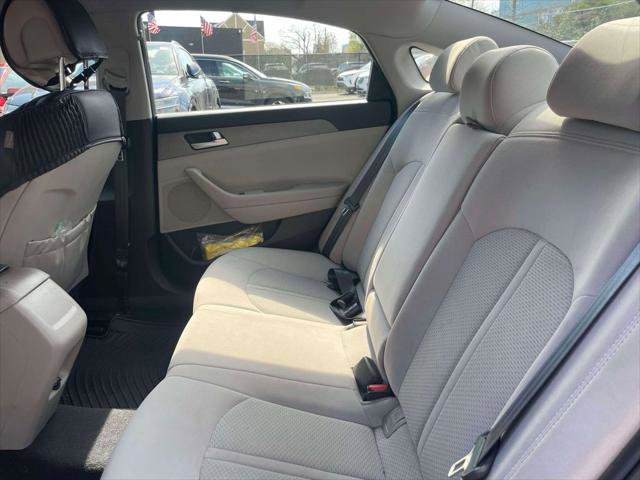 Used 2017 Hyundai Sonata SE FWD image 11