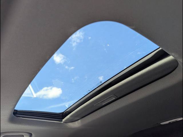New 2026 Chevrolet Trax RS w/ Sunroof Package FWD image 9