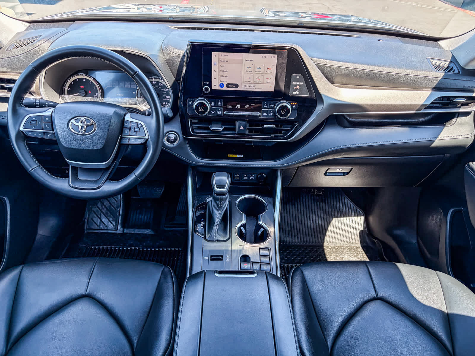 Used 2023 Toyota Highlander XLE FWD image 11