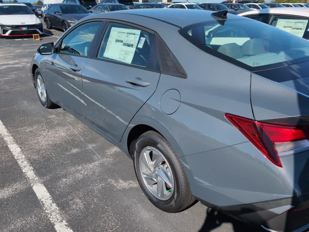 New 2026 Hyundai Elantra SE FWD image 16