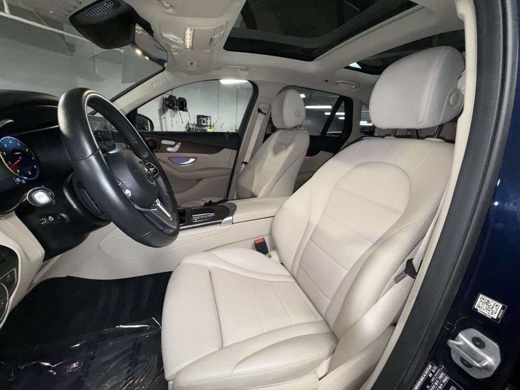 Used 2022 Mercedes-Benz GLC 300 4MATIC w/ Multimedia Package Lite image 2