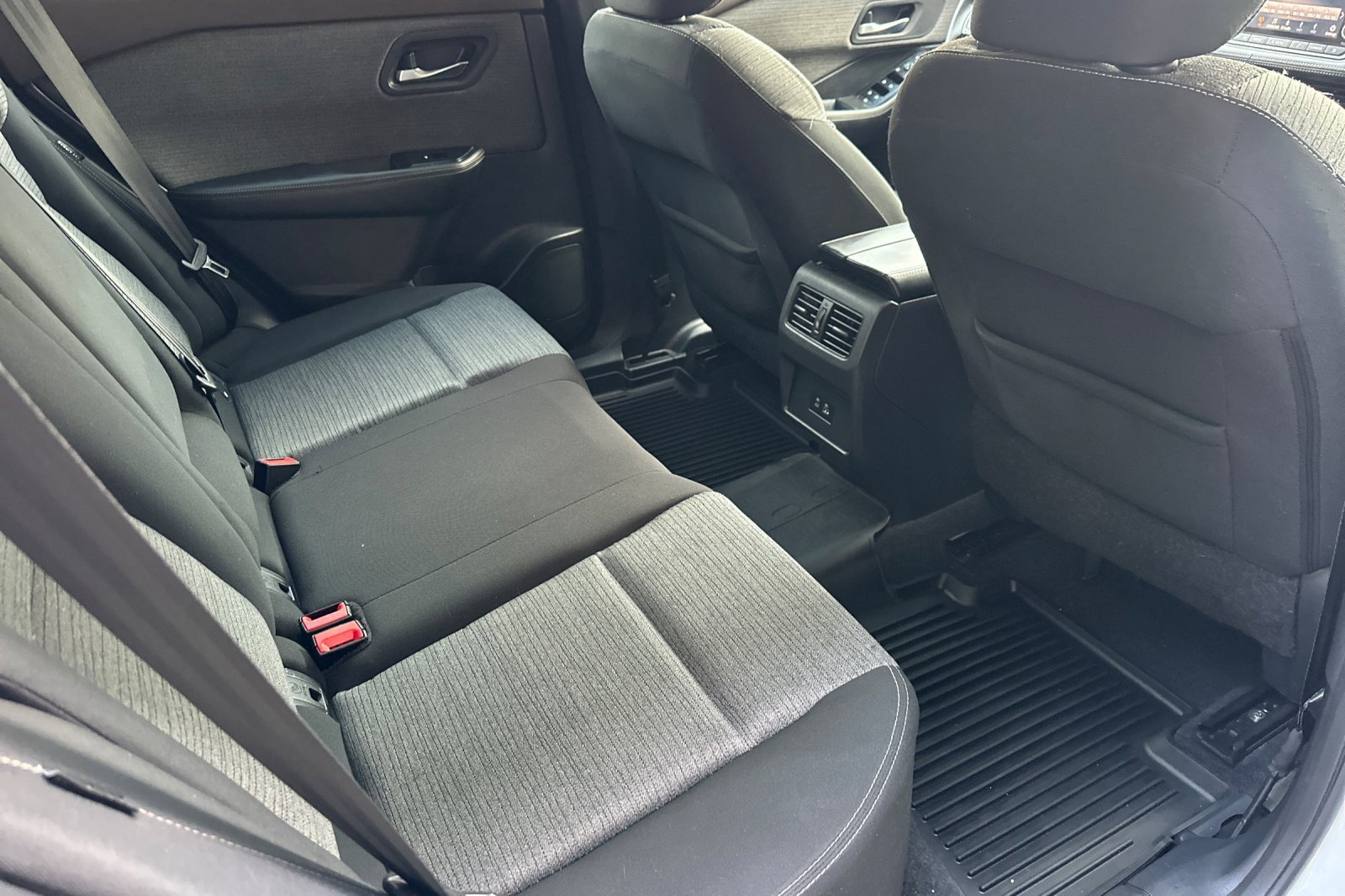 Used 2022 Nissan Rogue SV image 19