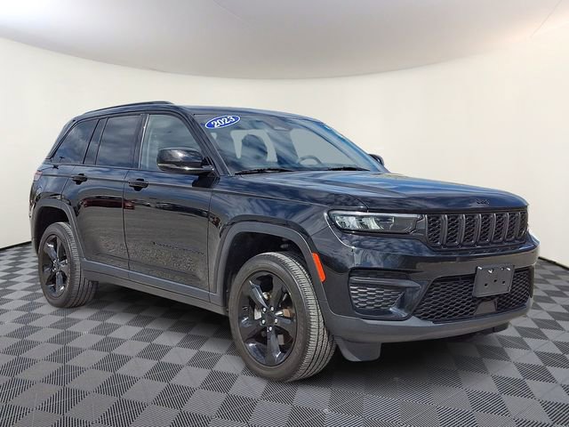 Used 2023 Jeep Grand Cherokee Altitude AWD/4WD image 1