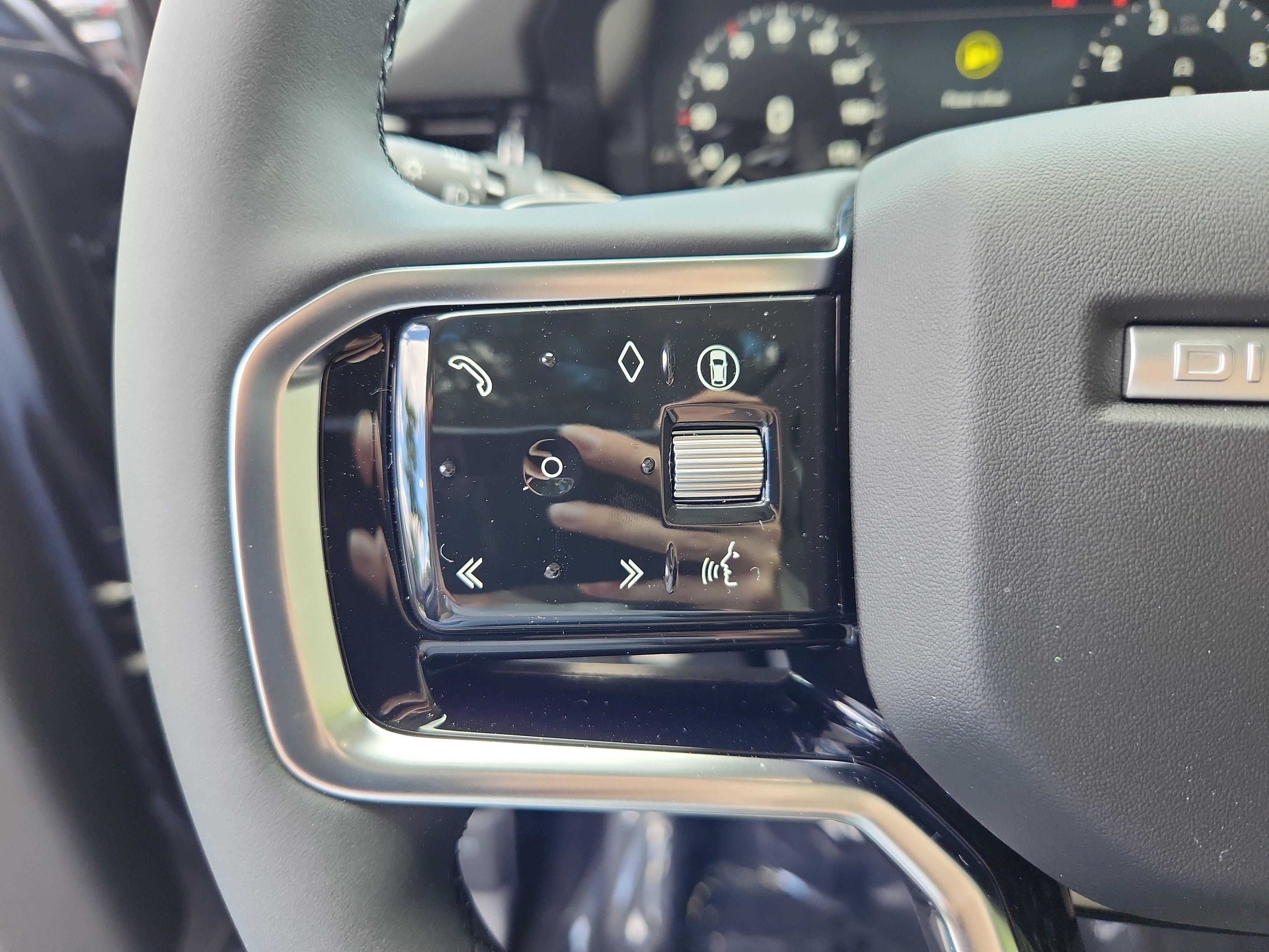 Used 2025 Land Rover Discovery Sport S image 19