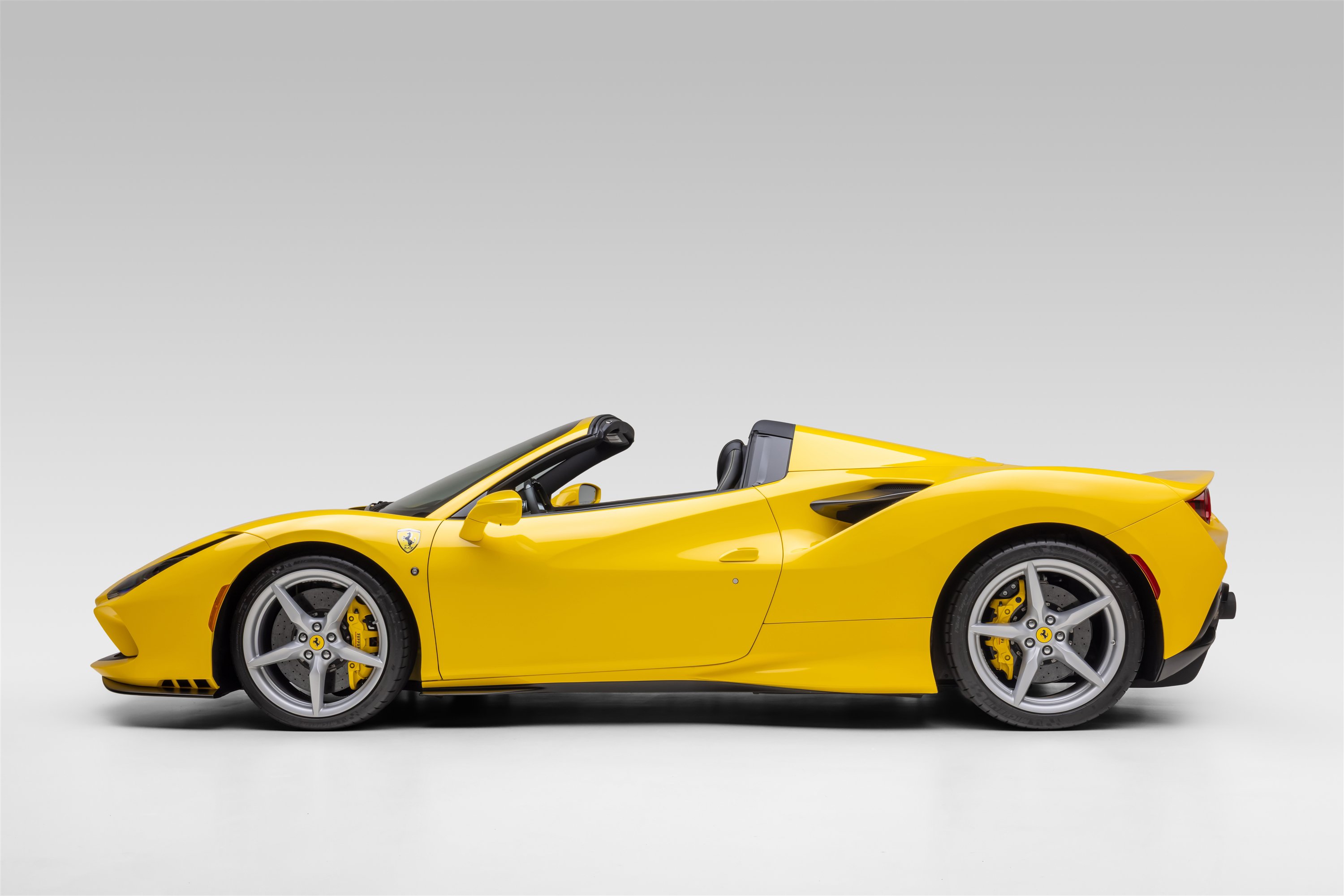 Certified 2022 Ferrari F8 Tributo RWD image 3