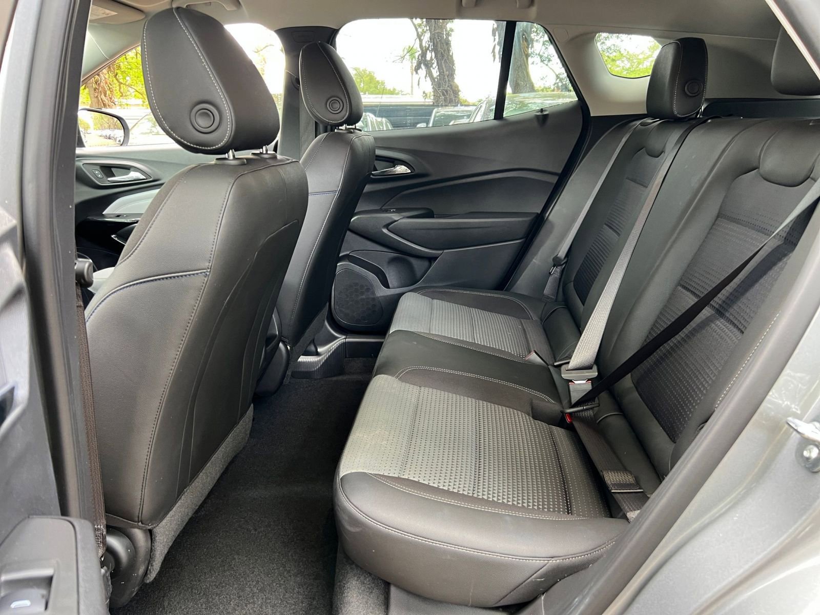 Used 2025 Chevrolet Trax LT w/ LT Convenience Package image 35