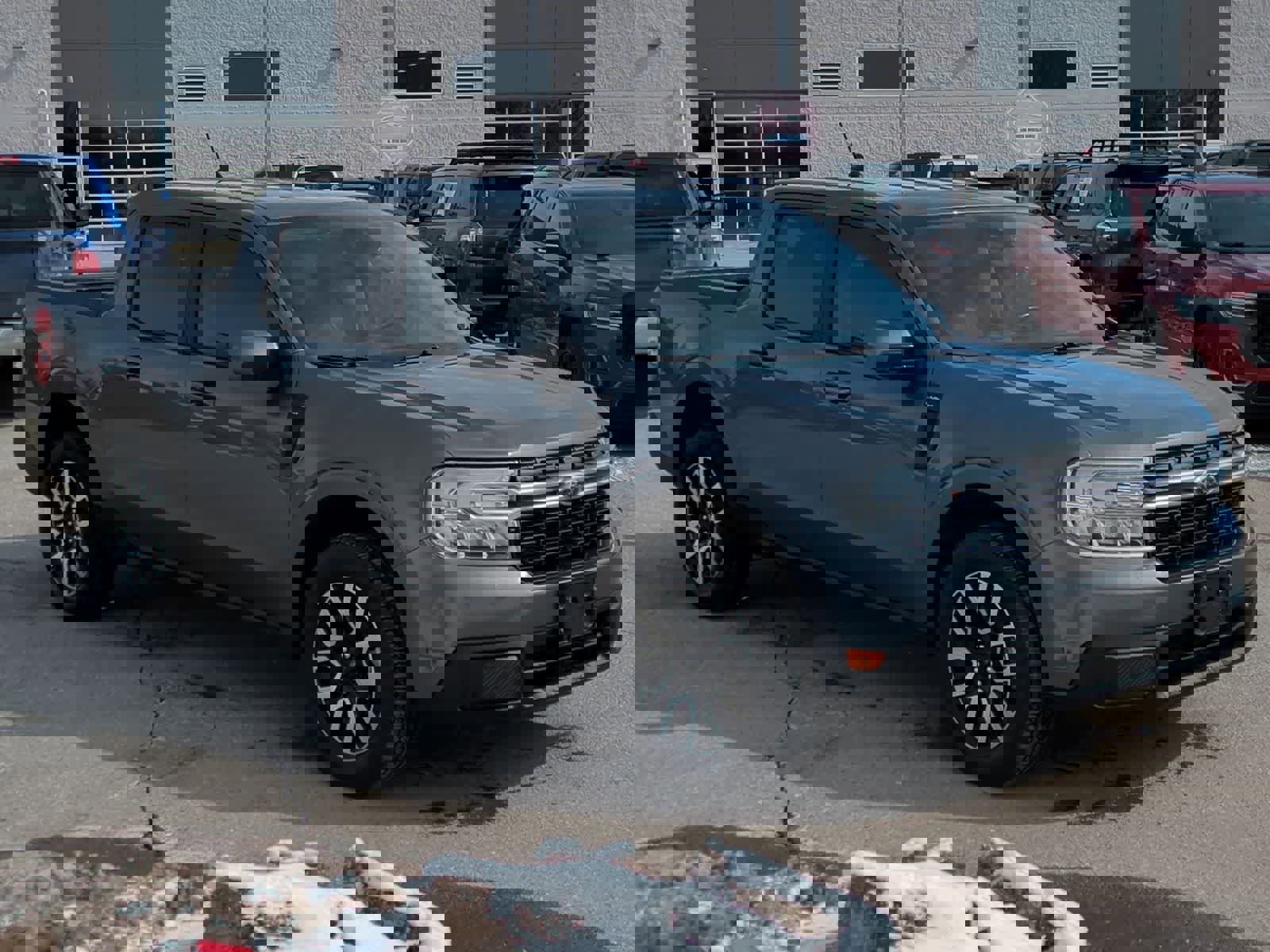 Used 2023 Ford Maverick Lariat image 2