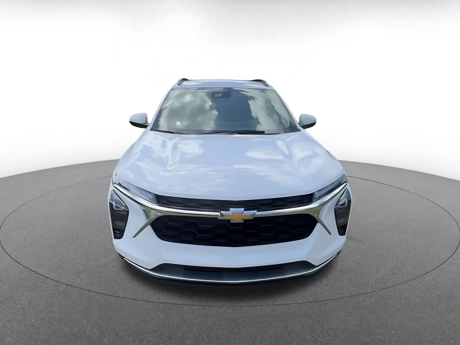 Used 2025 Chevrolet Trax LT FWD image 4