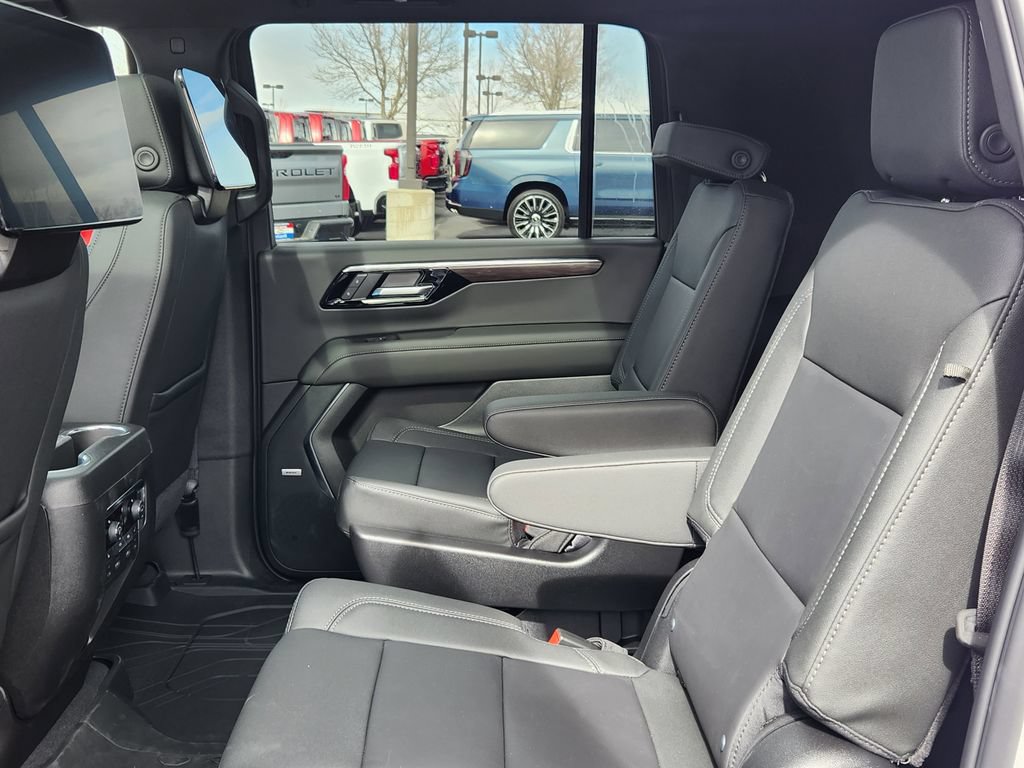 New 2026 Chevrolet Suburban Z71 w/ Z71 Off-Road Package AWD/4WD image 12