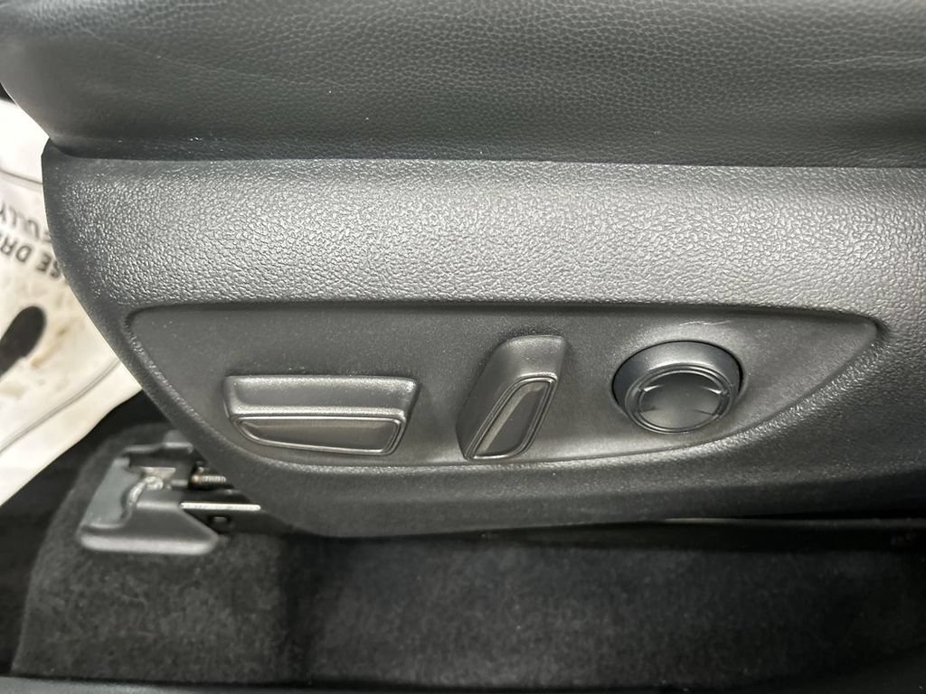Used 2022 Toyota Highlander XLE AWD/4WD image 10