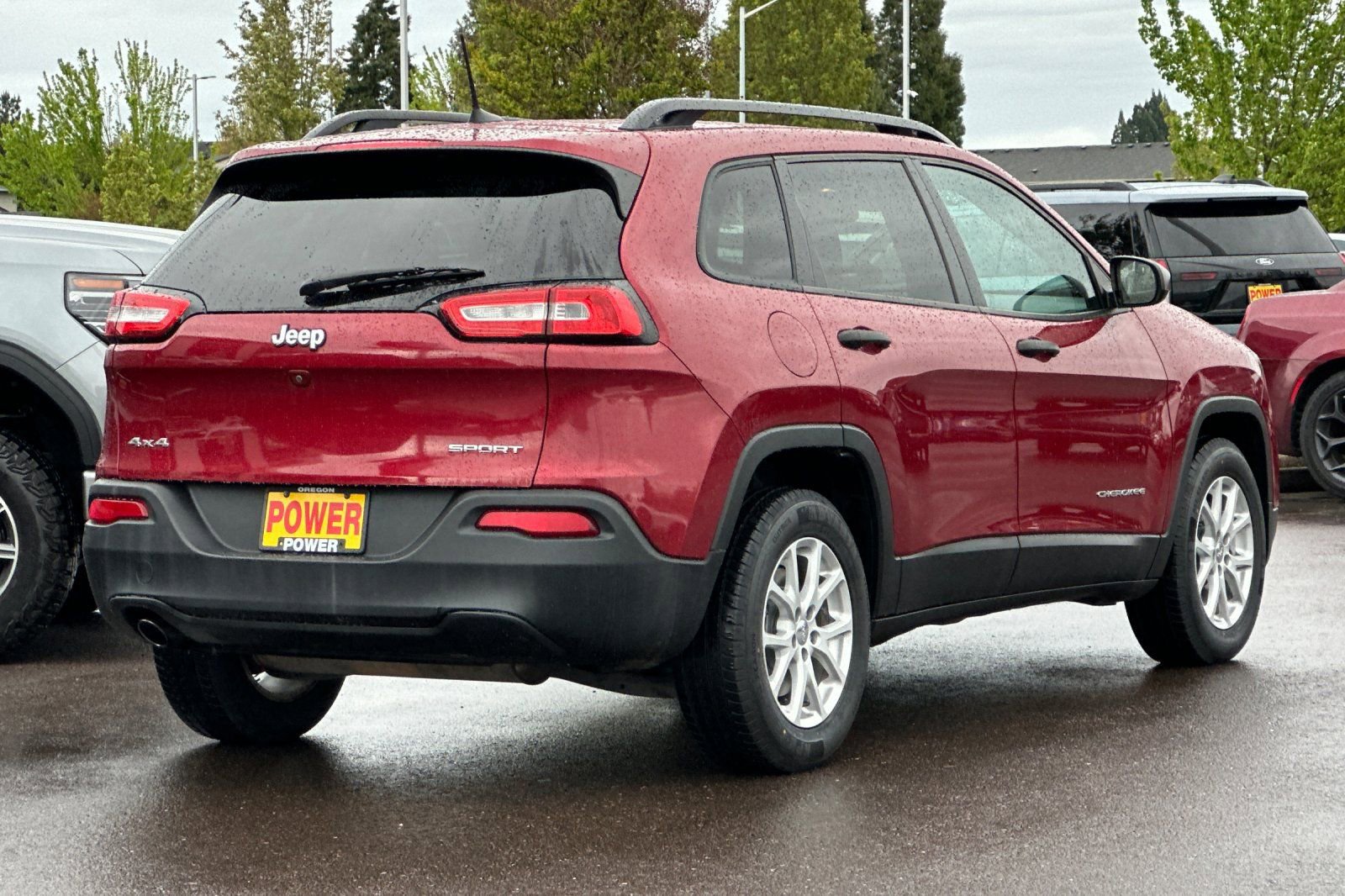 Used 2017 Jeep Cherokee Sport w/ Cold Weather Group AWD/4WD image 4