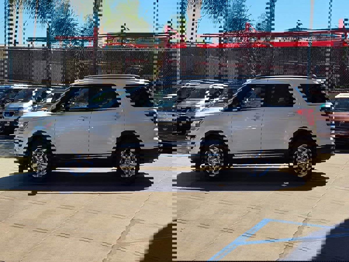 Used 2018 Ford Explorer XLT w/ Equipment Group 201A image 11