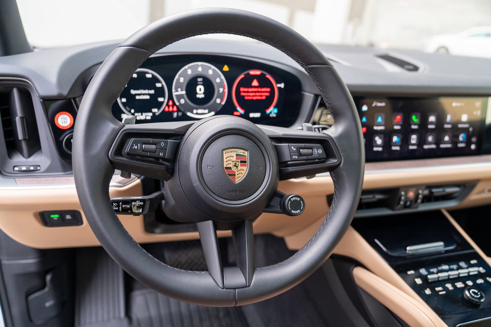 Used 2025 Porsche Cayenne image 14