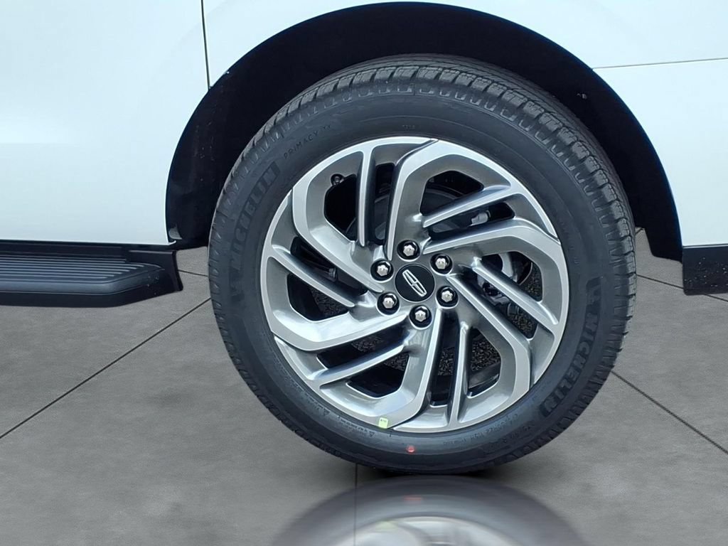 New 2027 Lincoln Navigator L Premier AWD/4WD image 4