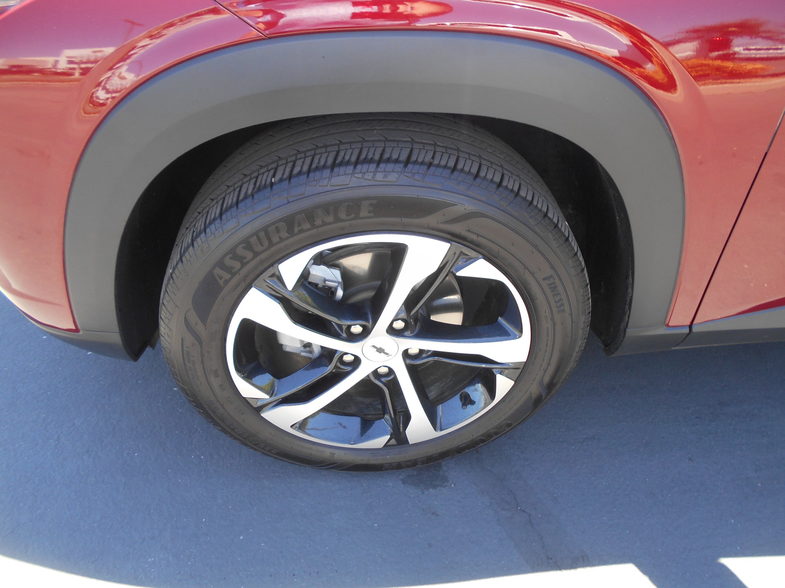 Used 2025 Chevrolet Trax RS w/ Driver Confidence Package FWD image 20