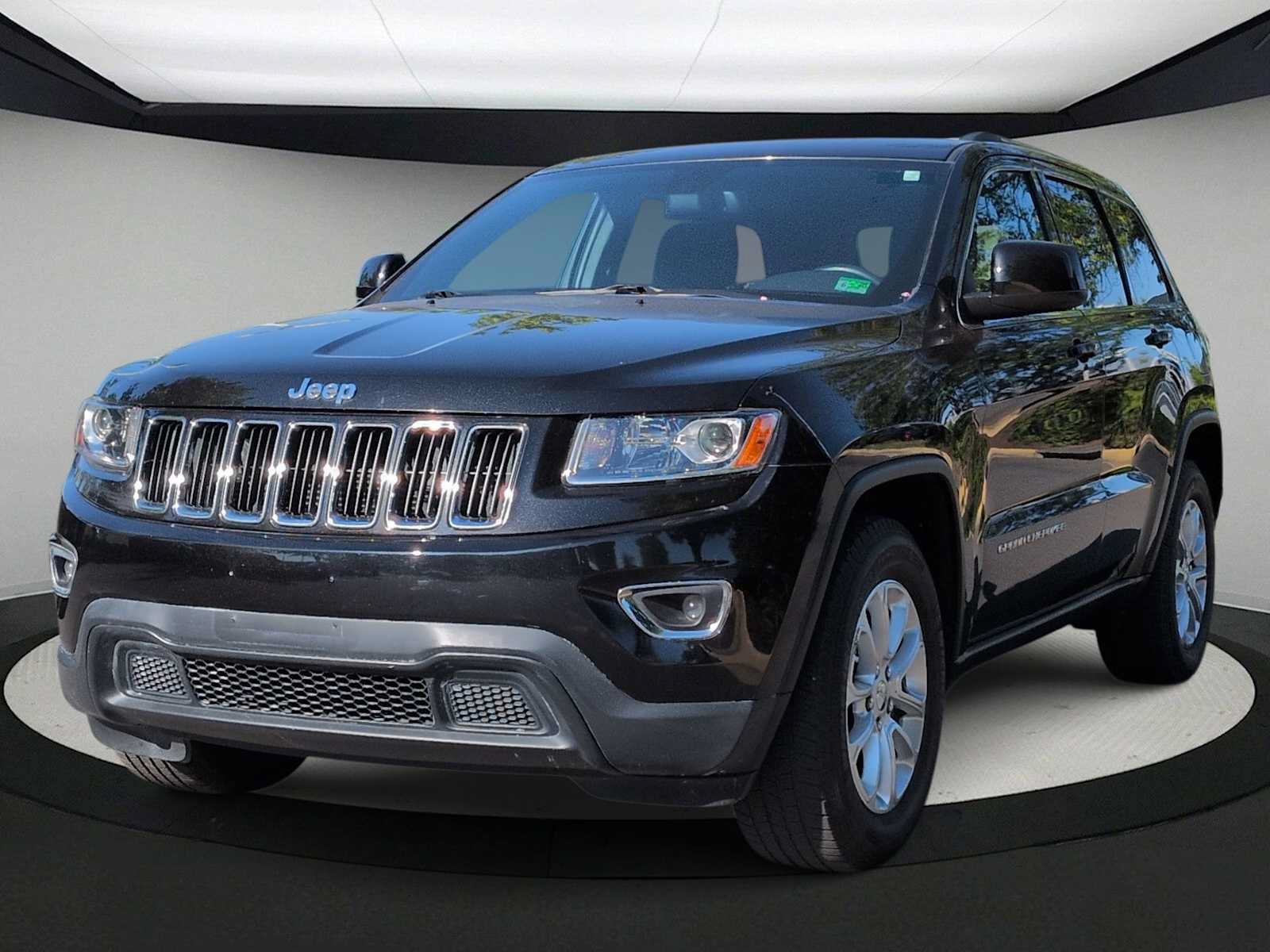 Used 2014 Jeep Grand Cherokee Laredo w/ 18" Wheel & 8.4" Radio Group RWD image 4