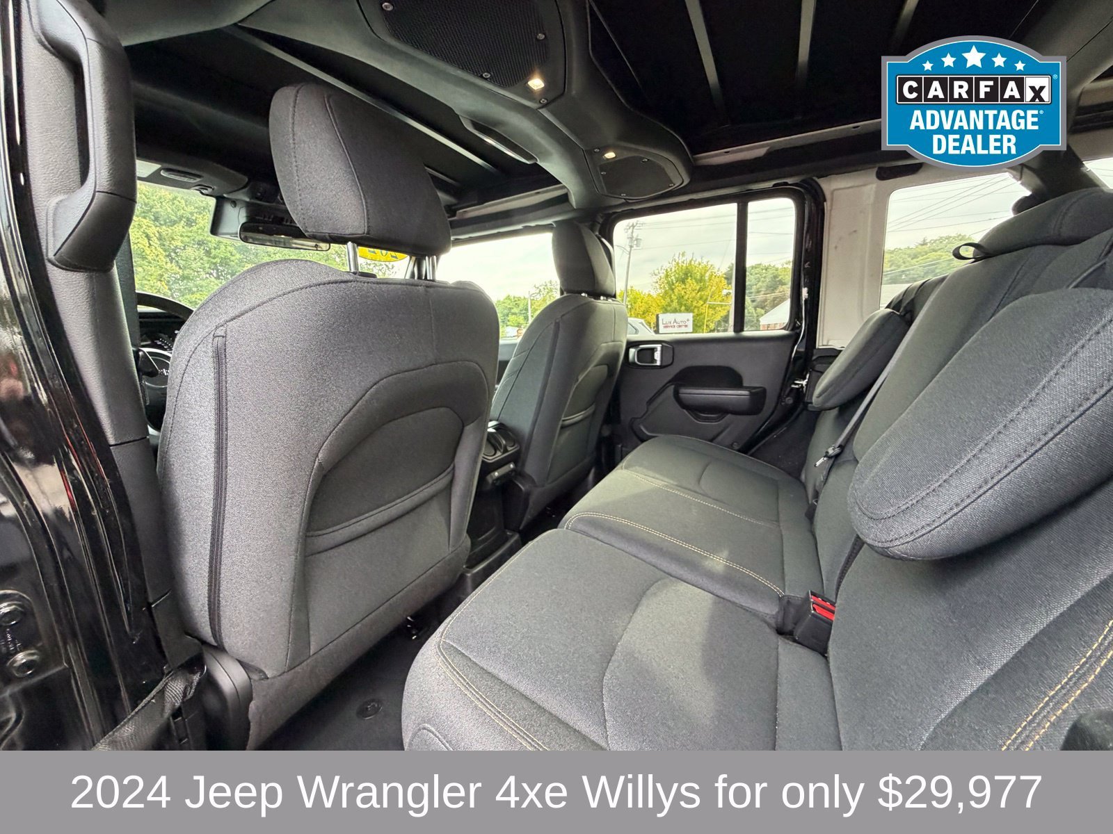 Used 2024 Jeep Wrangler Unlimited AWD/4WD image 12