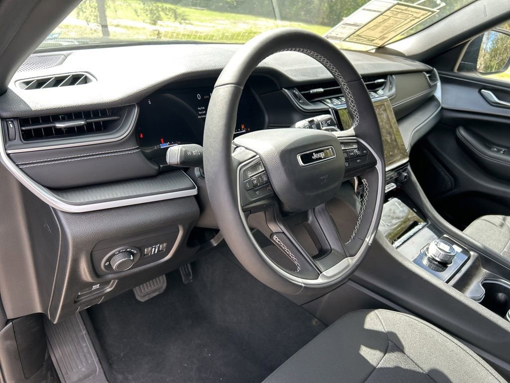 Used 2024 Jeep Grand Cherokee L Laredo w/ Luxury Tech Group I image 22