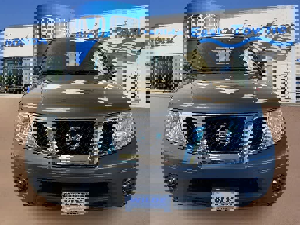 Used 2017 Nissan Frontier SV image 3