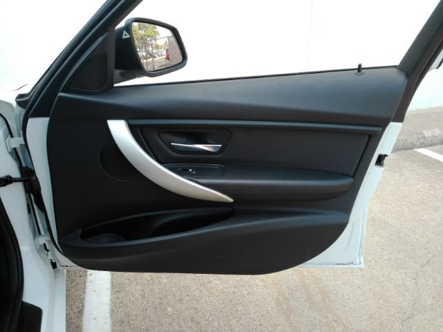Used 2018 BMW 320i Sedan RWD image 17