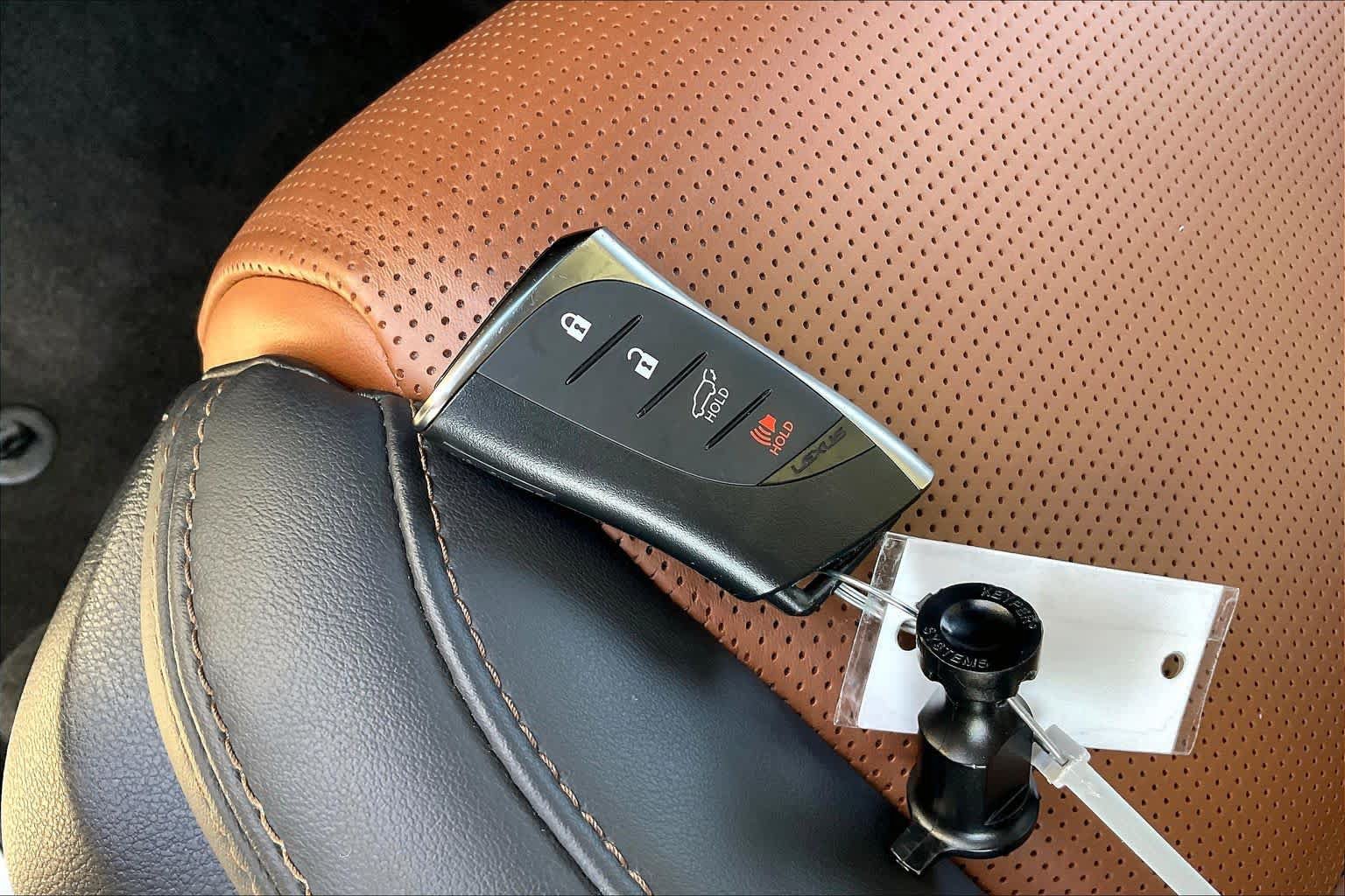 Used 2024 Lexus GX 550 w/ Accessory Package (Z1) AWD/4WD image 15