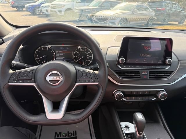 Used 2025 Nissan Altima 2.5 SV image 7