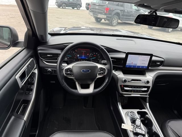 Used 2022 Ford Explorer XLT w/ Equipment Group 202A image 6