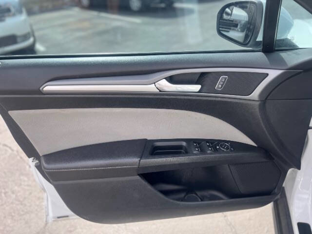 Used 2015 Ford Fusion S image 9