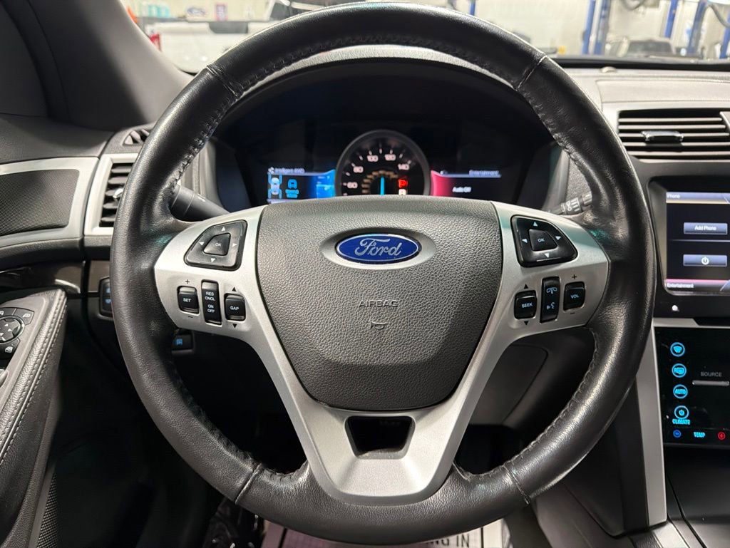 Used 2014 Ford Explorer Limited w/ Equipment Group 302A AWD/4WD image 18