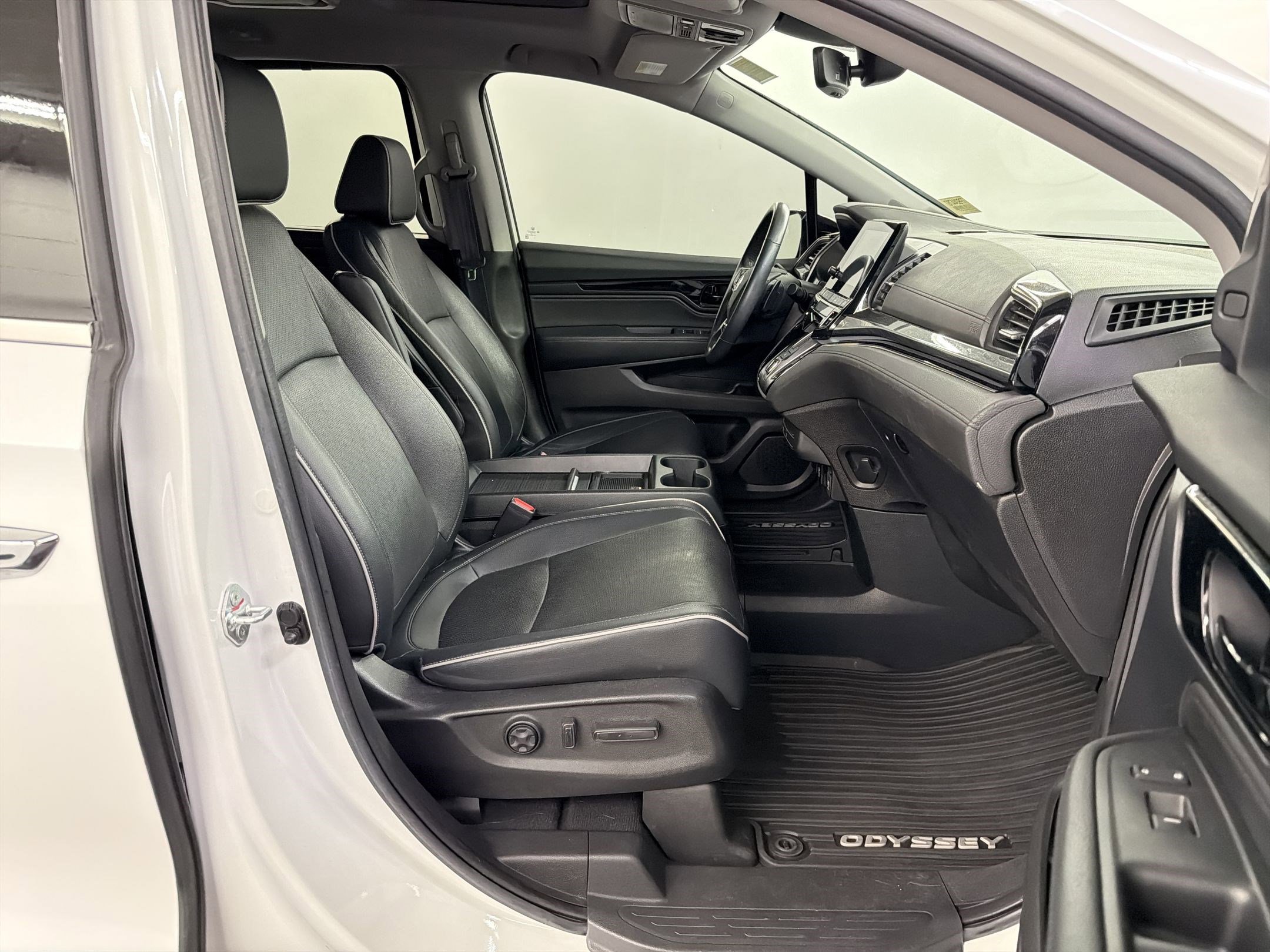 Certified 2023 Honda Odyssey Elite image 31