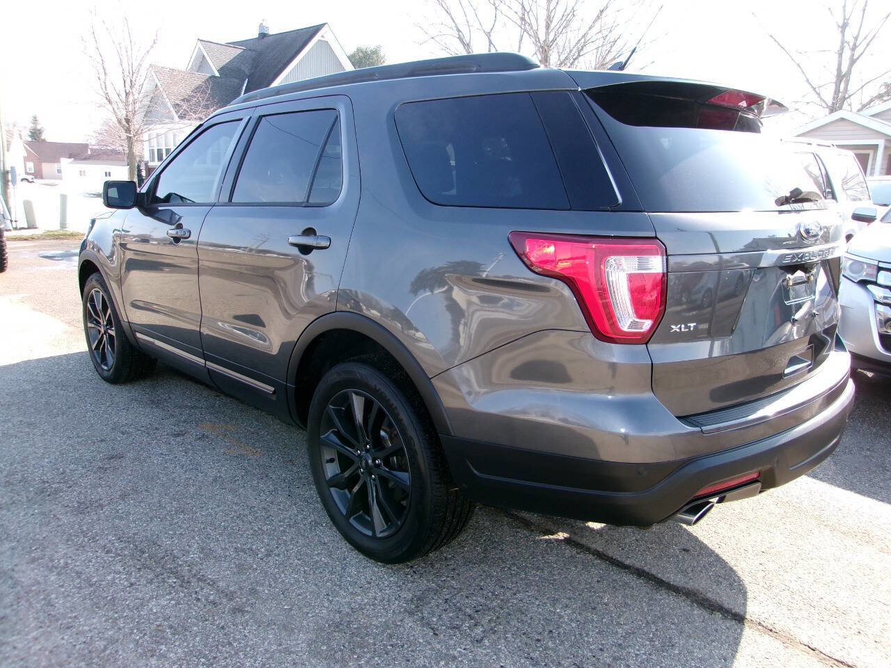 Used 2019 Ford Explorer XLT w/ Equipment Group 202A image 4